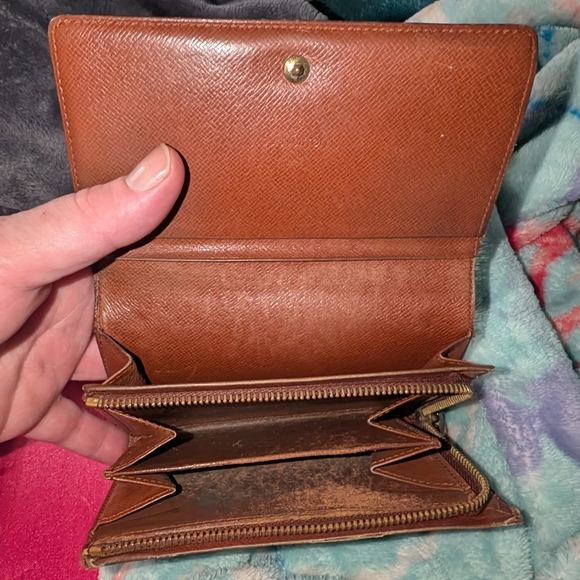 Vintage Louis Vuitton Brown Monogram Wallet - Picture 5 of 11